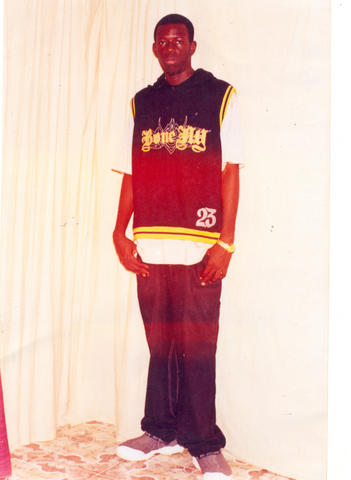 ooooh lui c b�caye dieng unami j croi haha c bizar il zappe  comme un nandit� vous voyez